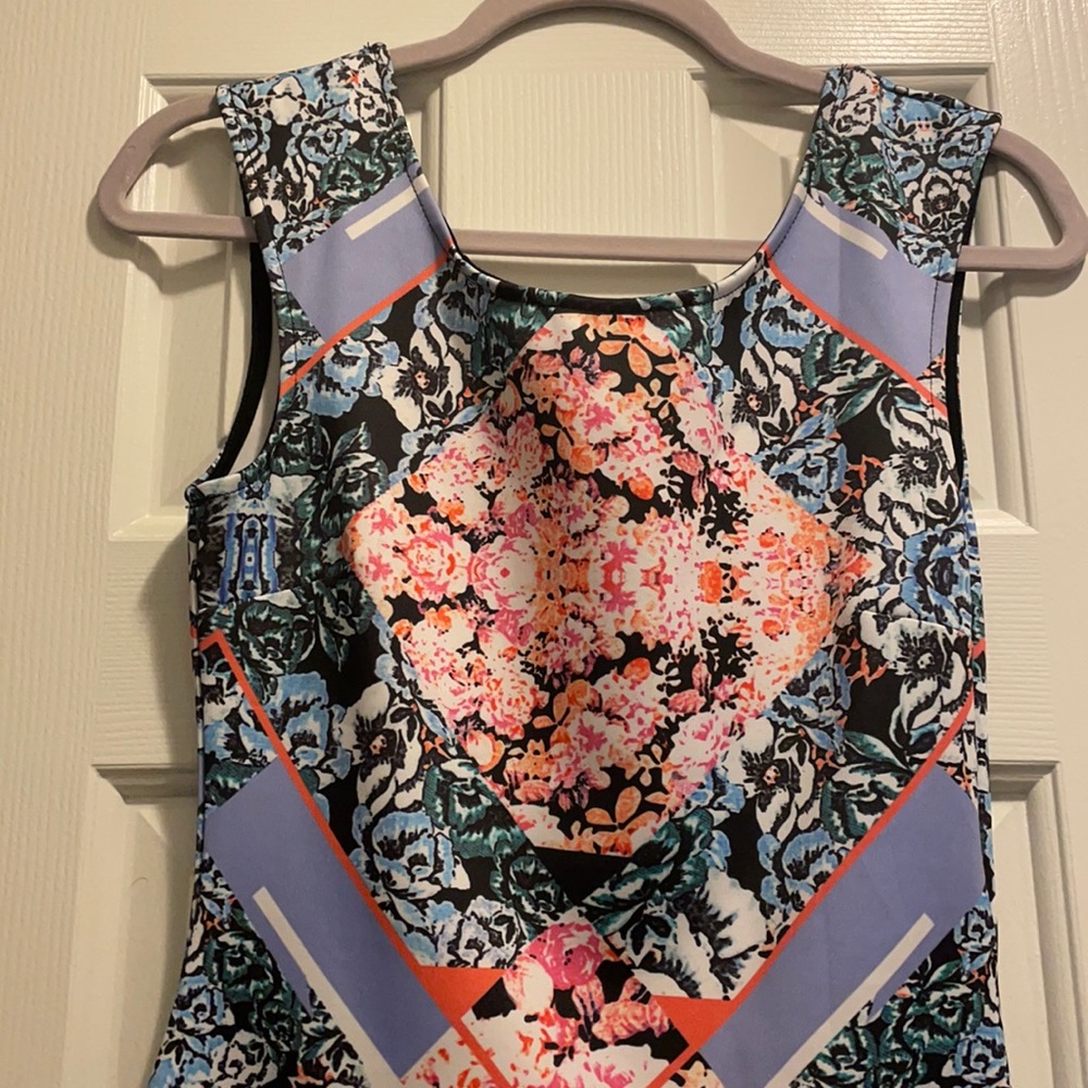 Flower Sleeveless Dress. US 6.